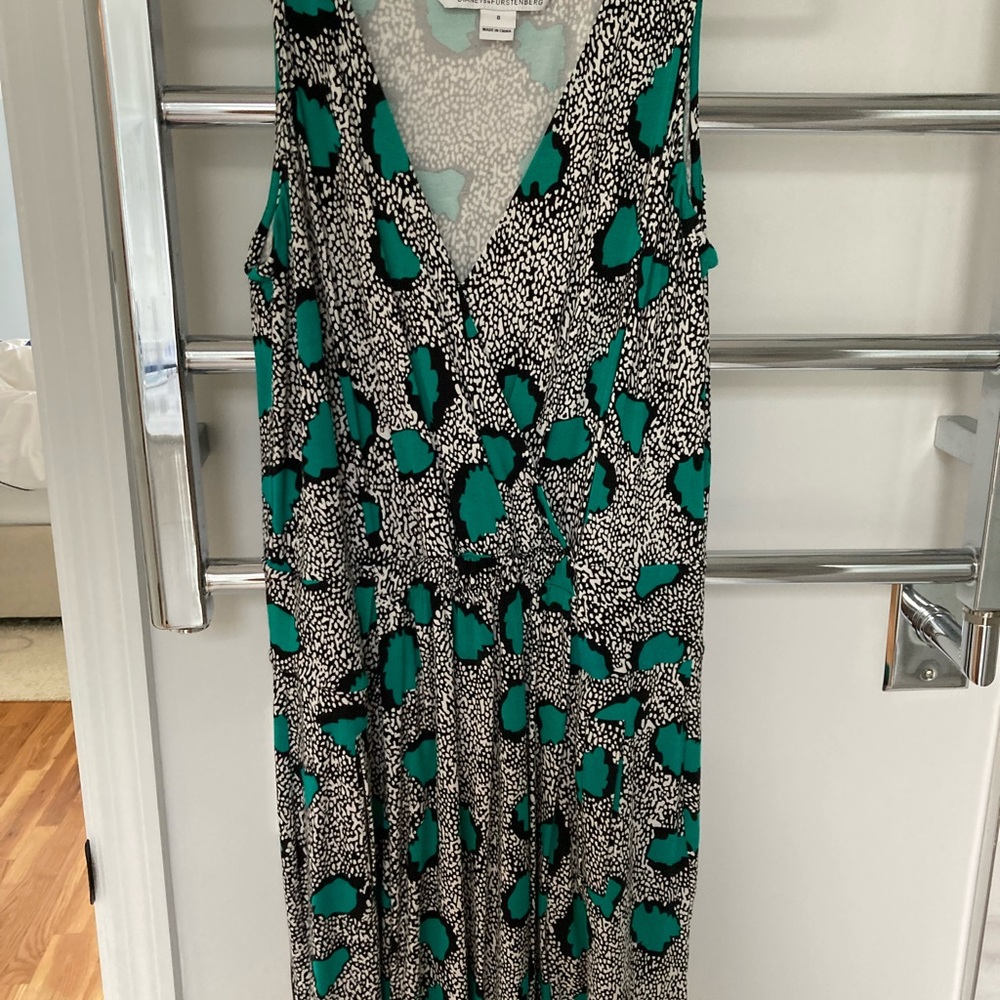 DVF sleeveless sz 8 black/white/teal dress